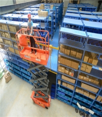 剪叉式高空作业平台