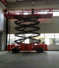 16米柴油剪叉式高空作业平台施工